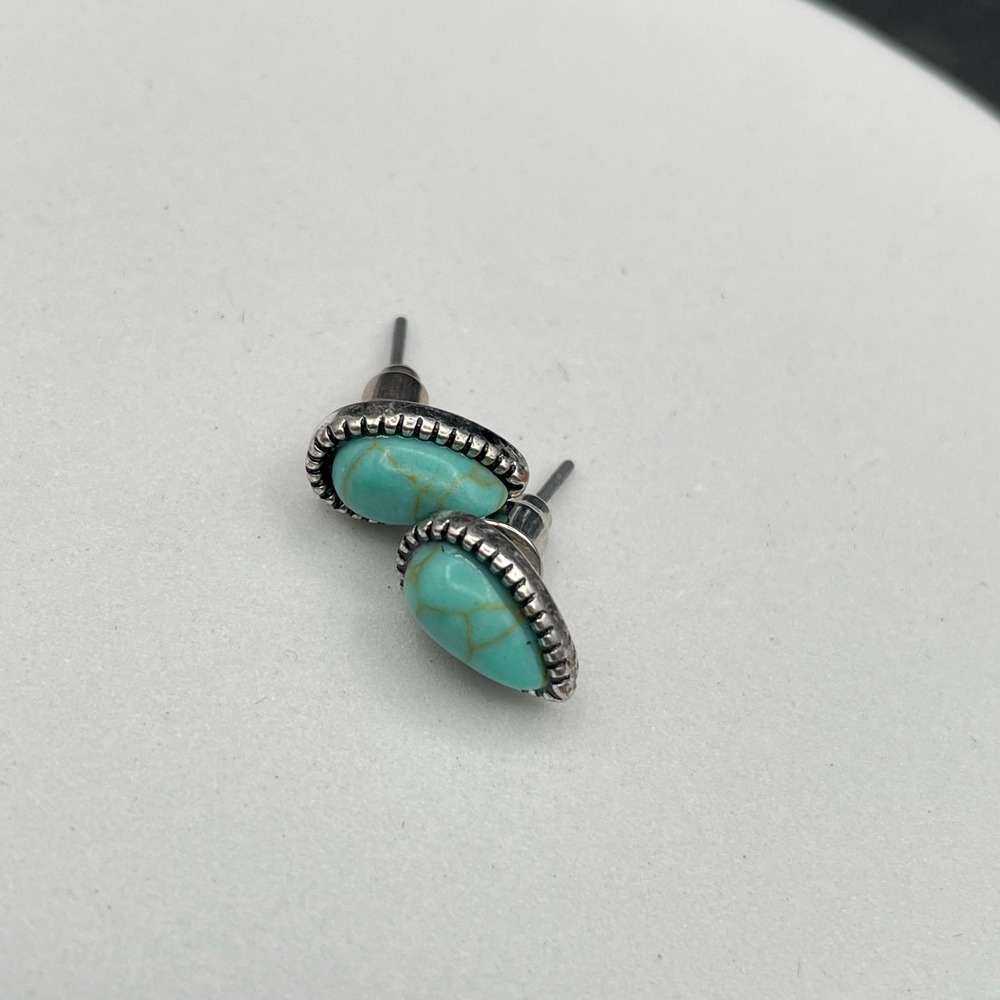Vintage Silver-Tone Classic Fashion Faux Turquoise Teardrop Stud Earrings - Picture 8 of 9